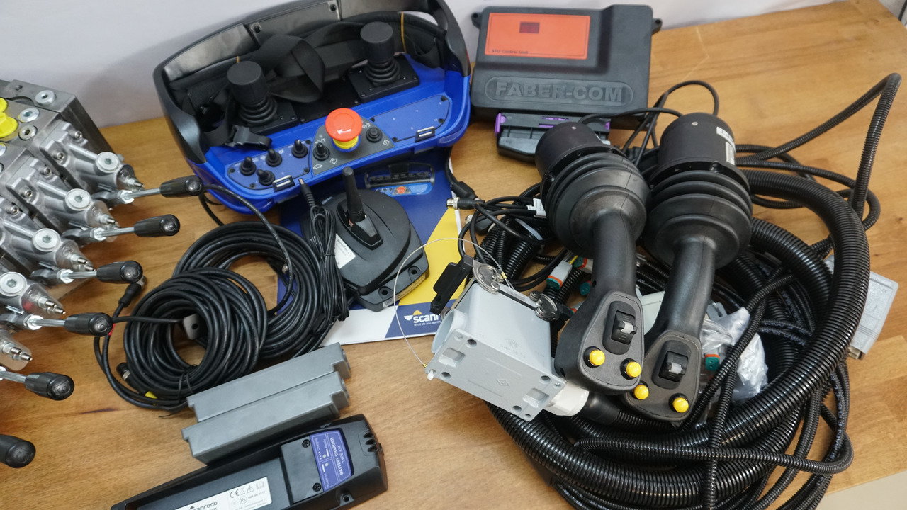 Set SPV with Scanreco RC400 8 Functions Hiab, Palfinger, Fassi - קרון נגרר ליערות: תמונה 2 Set SPV with Scanreco RC400 8 Functions Hiab, Palfinger, Fassi - קרון נגרר ליערות: תמונה 2