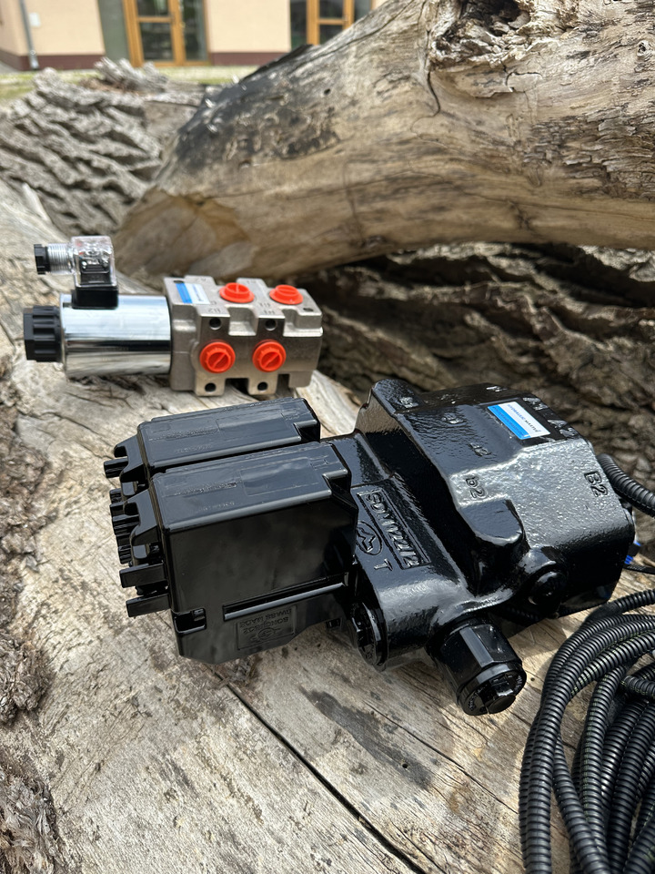 Walvoil SDM/DLM with 3rd function Case IH, International Harvester, John Deere, Kubota - מעמיס קדמי לטרקטור עבור מעמיס קדמי לטרקטור: תמונה 2 Walvoil SDM/DLM with 3rd function Case IH, International Harvester, John Deere, Kubota - מעמיס קדמי לטרקטור עבור מעמיס קדמי לטרקטור: תמונה 2