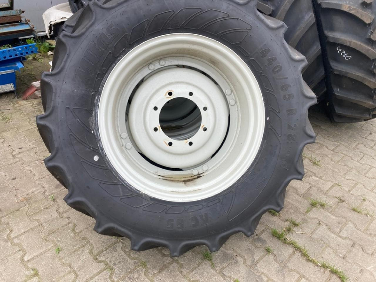 2X 440/65R28//2X 540/65R38 VALTRA - צמיג: תמונה 1 2X 440/65R28//2X 540/65R38 VALTRA - צמיג: תמונה 1