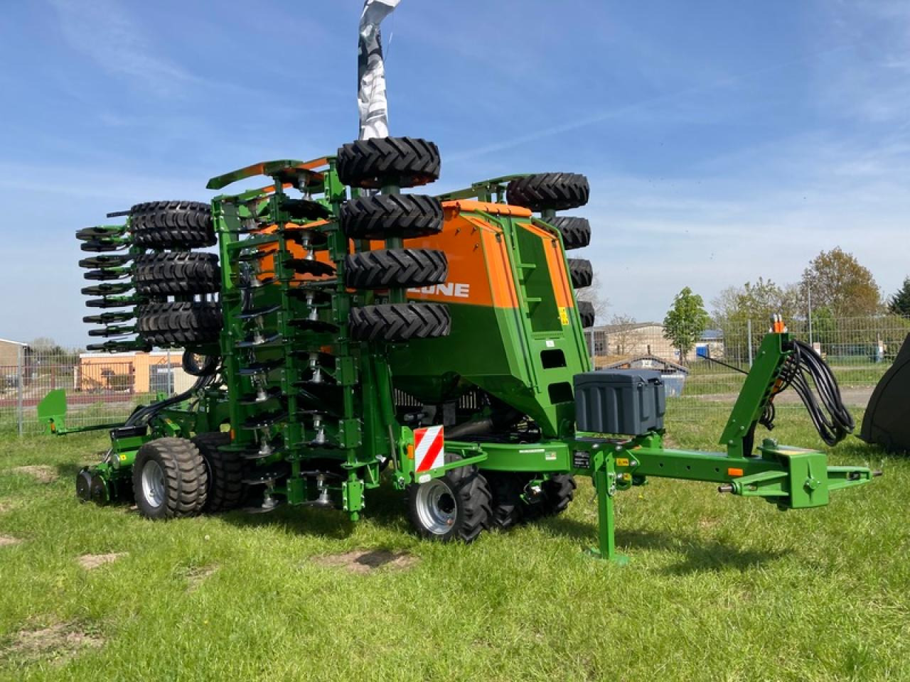 Amazone CIRRIUS 6003 - מקדחת זריעה משולבת: תמונה 1 Amazone CIRRIUS 6003 - מקדחת זריעה משולבת: תמונה 1