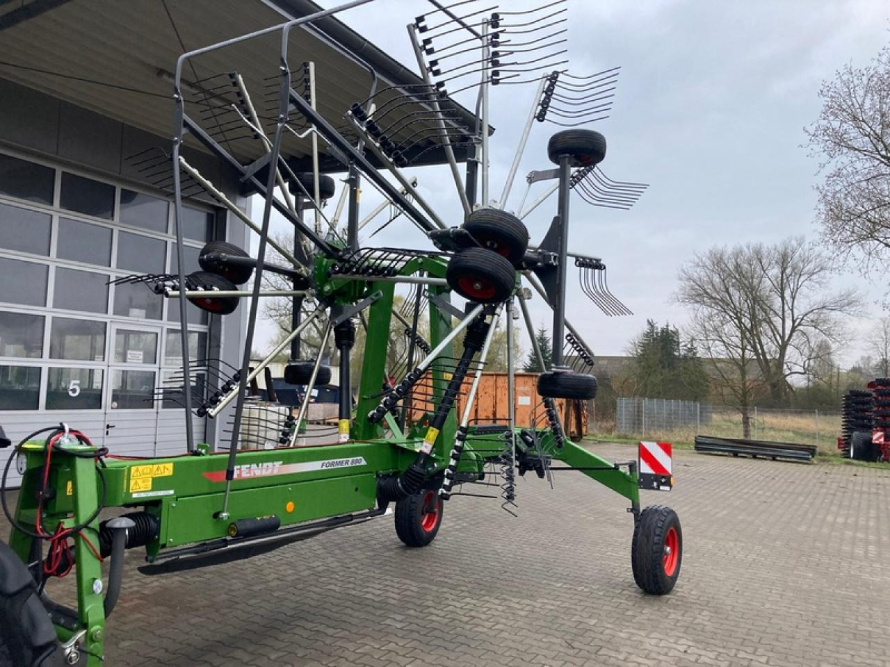 Fendt FORMER 880 MITTELSCHWADER - גורף/ מגרפה: תמונה 2 Fendt FORMER 880 MITTELSCHWADER - גורף/ מגרפה: תמונה 2