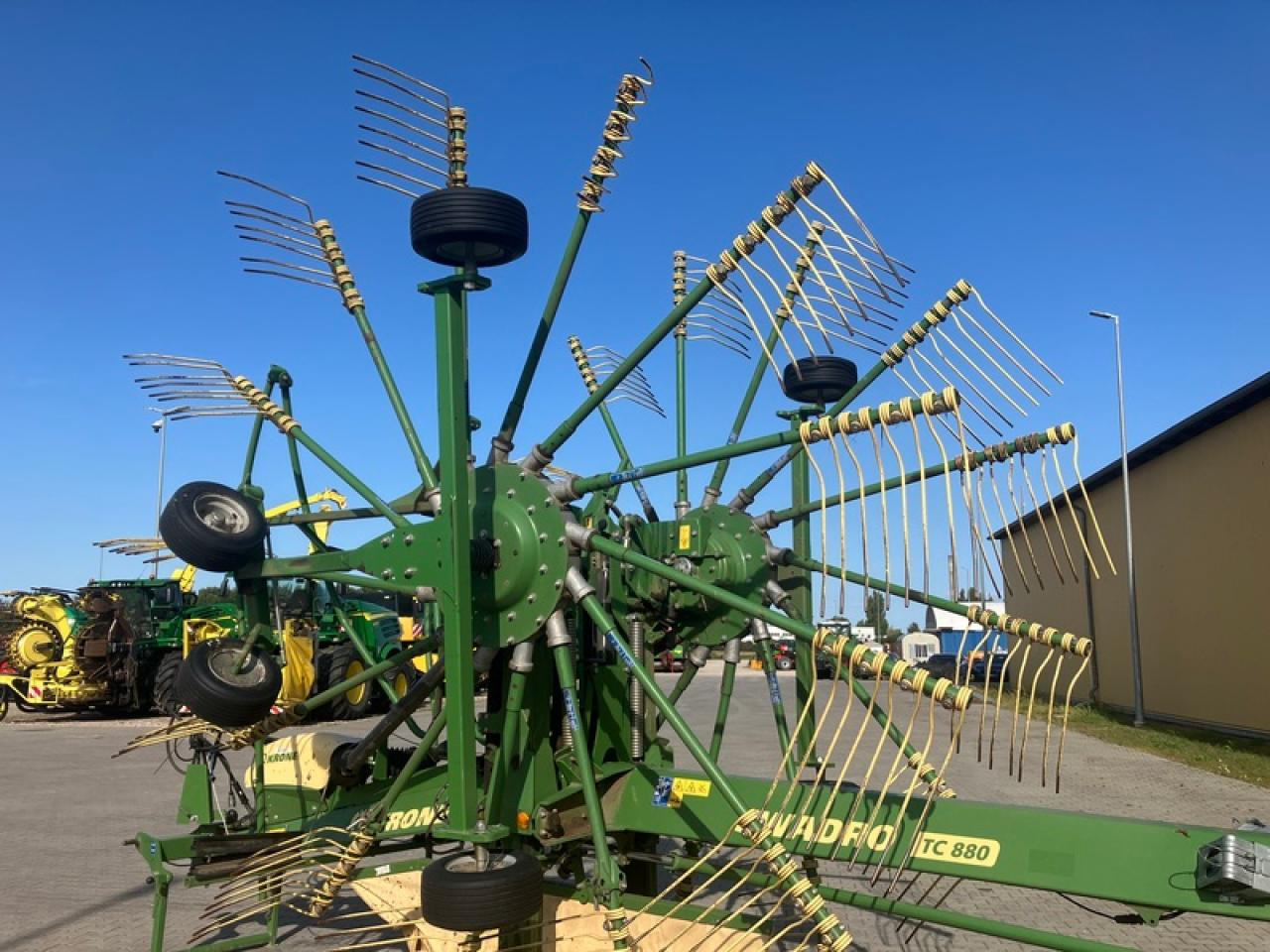 Krone TC880 - גורף/ מגרפה: תמונה 5 Krone TC880 - גורף/ מגרפה: תמונה 5