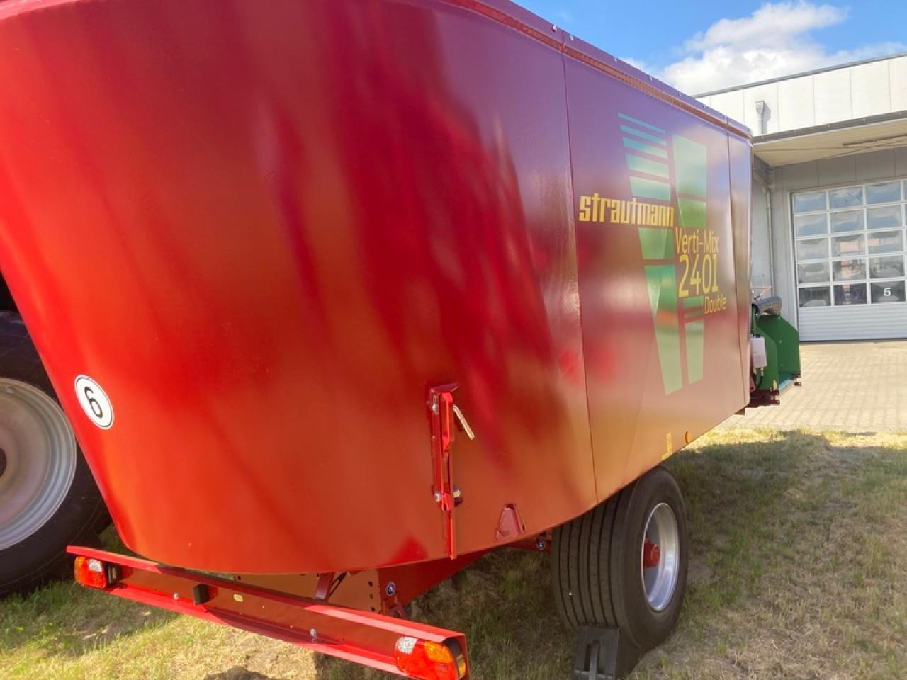 Strautmann VERTIMIX 2401D - עגלת מערבל מספוא: תמונה 3 Strautmann VERTIMIX 2401D - עגלת מערבל מספוא: תמונה 3