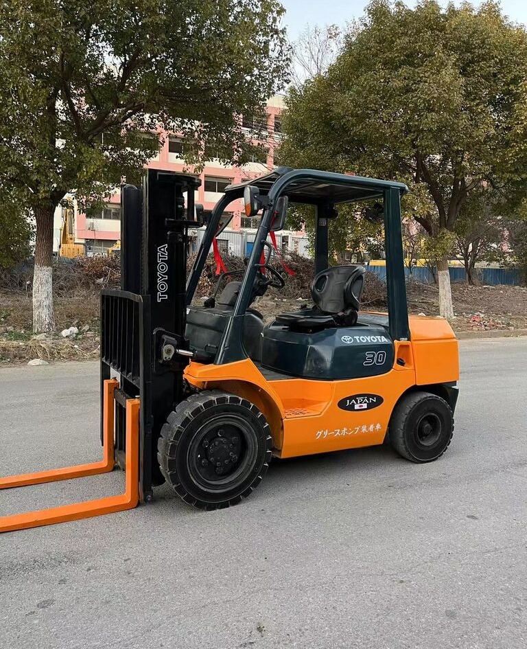 Toyota 7FD30 8FD30 7FD35 3ton 5ton forklift for sale - מלגזת סולר: תמונה 2 Toyota 7FD30 8FD30 7FD35 3ton 5ton forklift for sale - מלגזת סולר: תמונה 2