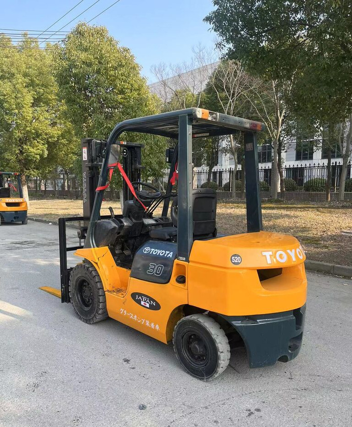 Toyota 7FD30 - מלגזת סולר: תמונה 1 Toyota 7FD30 - מלגזת סולר: תמונה 1