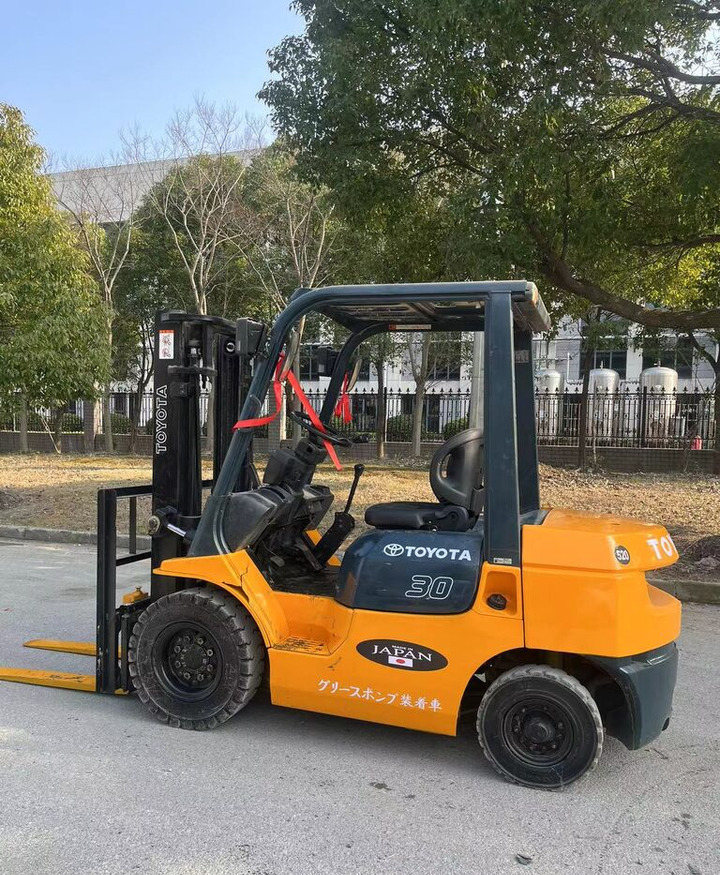 Toyota 7FD30 - מלגזת סולר: תמונה 2 Toyota 7FD30 - מלגזת סולר: תמונה 2