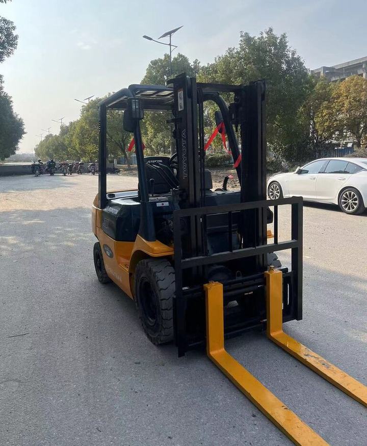 Toyota Made in Japan 7FD30 3ton 5ton 7FD50 for sale - מלגזת סולר: תמונה 4 Toyota Made in Japan 7FD30 3ton 5ton 7FD50 for sale - מלגזת סולר: תמונה 4