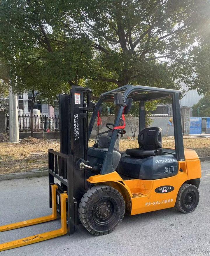 Toyota Made in Japan 7FD30 3ton 5ton 7FD50 for sale - מלגזת סולר: תמונה 1 Toyota Made in Japan 7FD30 3ton 5ton 7FD50 for sale - מלגזת סולר: תמונה 1