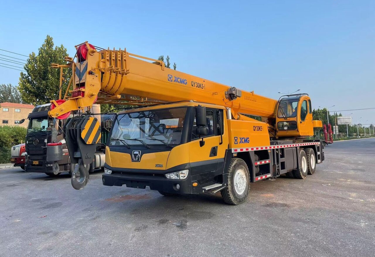 XCMG QY30K5-1 - עגורן נייד: תמונה 1 XCMG QY30K5-1 - עגורן נייד: תמונה 1