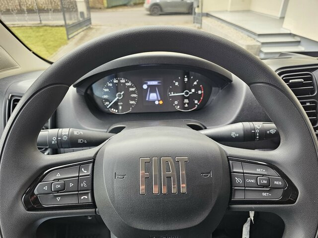 FIAT Ducato 35 MAXI 180 Koffer GFK 2,38 Höhe sofort... - כלי רכב מסחרי עם תיבה: תמונה 2 FIAT Ducato 35 MAXI 180 Koffer GFK 2,38 Höhe sofort... - כלי רכב מסחרי עם תיבה: תמונה 2