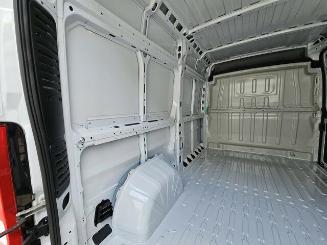 כלי רכב מסחרי עם לוח FIAT Ducato 35 MAXI 180 Serie10-9.2 Modell 2025 L2H2: תמונה 24