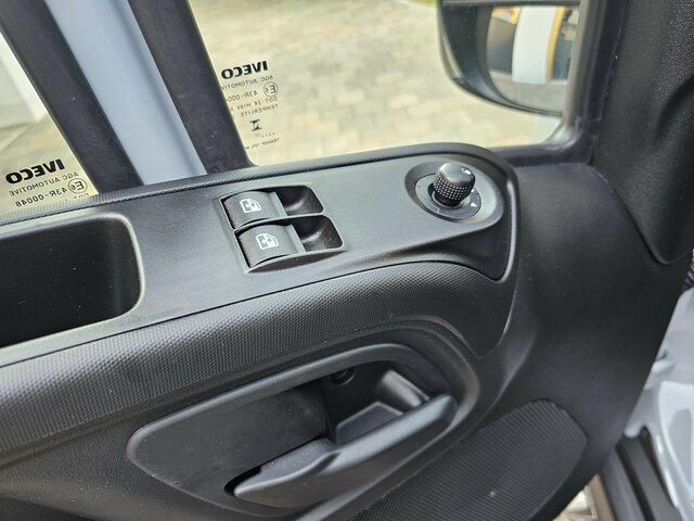 IVECO Daily 35S18HA8V DOKA Hi-Matic 12m³ 2xSchiebetür - כלי רכב מסחרי עם לוח, כלי רכב מסחרי קומבי: תמונה 2 IVECO Daily 35S18HA8V DOKA Hi-Matic 12m³ 2xSchiebetür - כלי רכב מסחרי עם לוח, כלי רכב מסחרי קומבי: תמונה 2