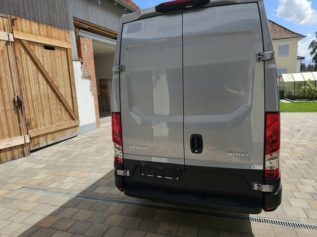 כלי רכב מסחרי עם לוח, כלי רכב מסחרי קומבי IVECO Daily 35S18HA8V DOKA Snoeks Mixto Hi-Matic 16m³: תמונה 21
