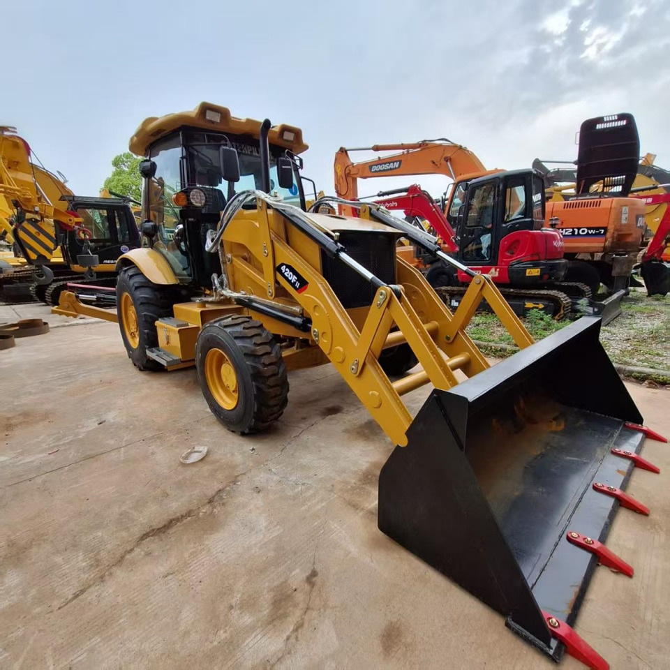 CAT 420F Backhoe Loader - מחפרון: תמונה 2 CAT 420F Backhoe Loader - מחפרון: תמונה 2