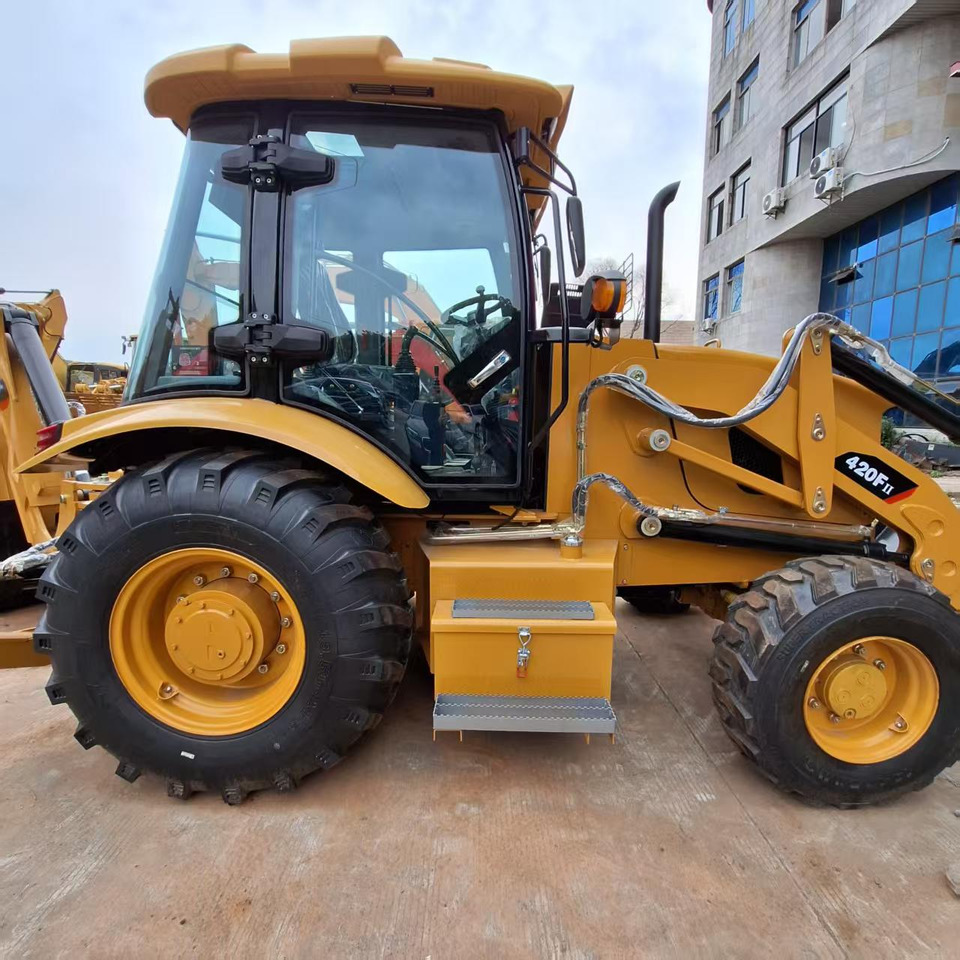 CAT 420F2 Backhoe Loader - מחפרון: תמונה 2 CAT 420F2 Backhoe Loader - מחפרון: תמונה 2