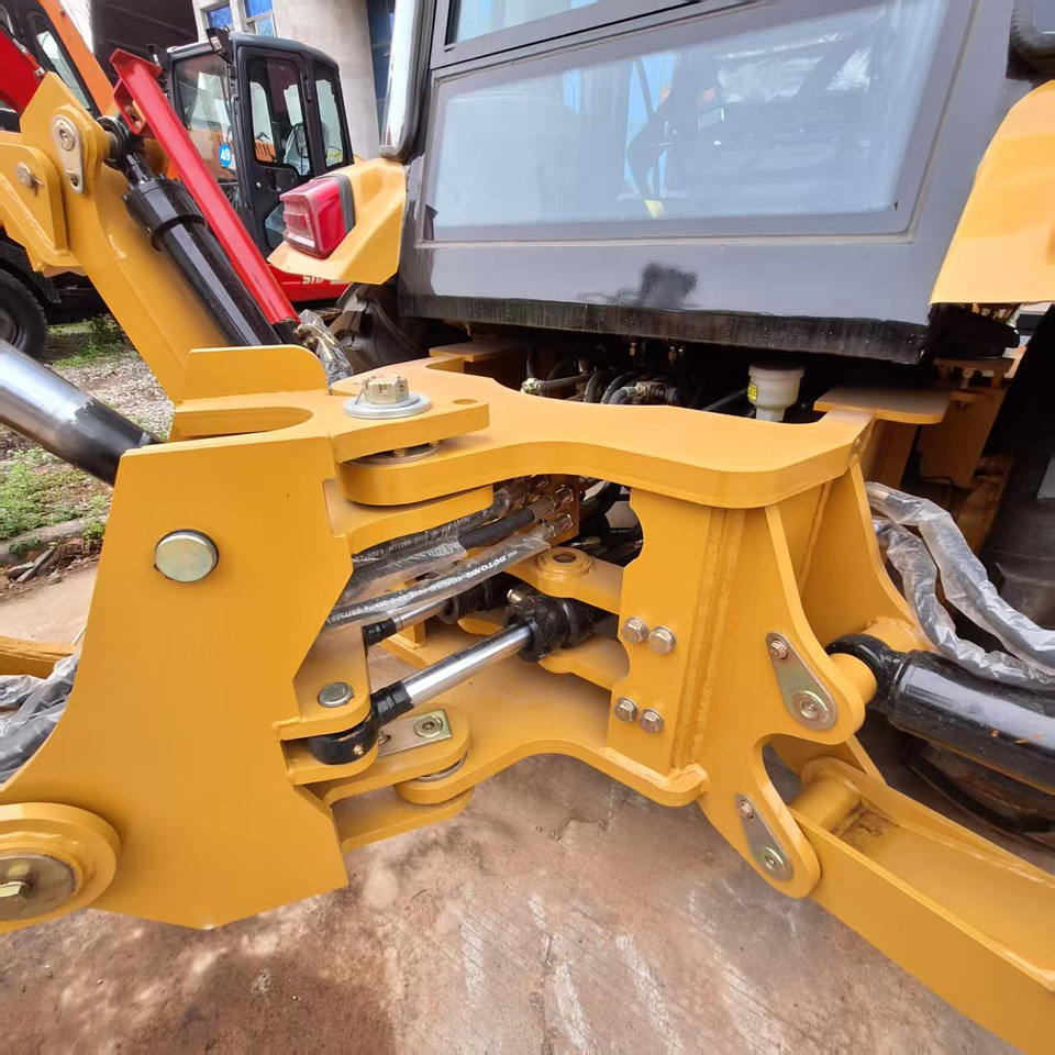 CAT 420F2 Backhoe Loader - מחפרון: תמונה 4 CAT 420F2 Backhoe Loader - מחפרון: תמונה 4