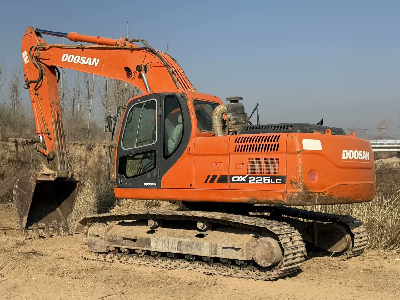 DOOSAN Doosan DX225LC Crawler excavator - מחפר סורק: תמונה 1 DOOSAN Doosan DX225LC Crawler excavator - מחפר סורק: תמונה 1