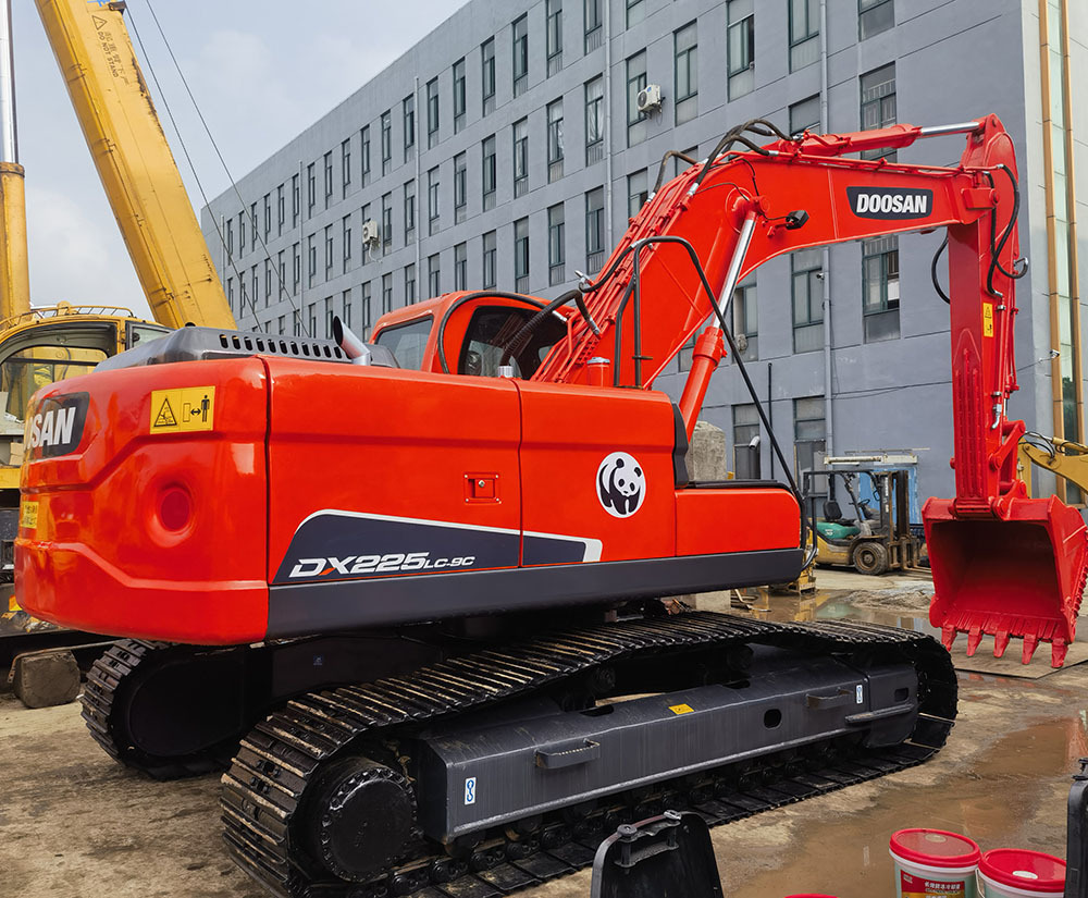 DOOSAN Doosan DX225LC Crawler excavator - מחפר סורק: תמונה 1 DOOSAN Doosan DX225LC Crawler excavator - מחפר סורק: תמונה 1