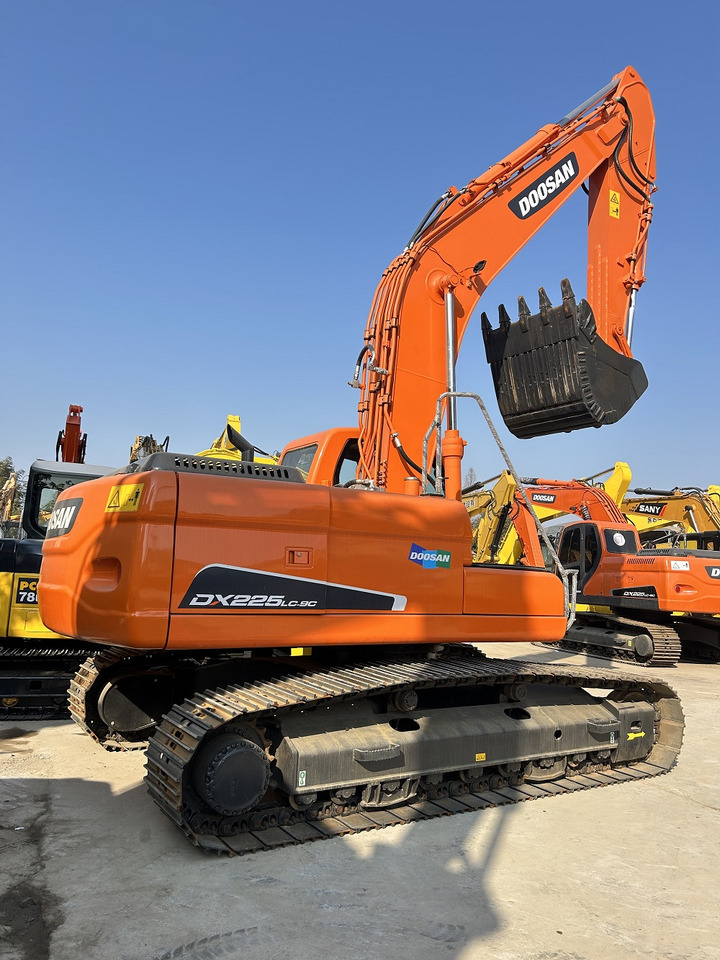 DOOSAN Doosan DX225LC Crawler excavator - מחפר סורק: תמונה 2 DOOSAN Doosan DX225LC Crawler excavator - מחפר סורק: תמונה 2