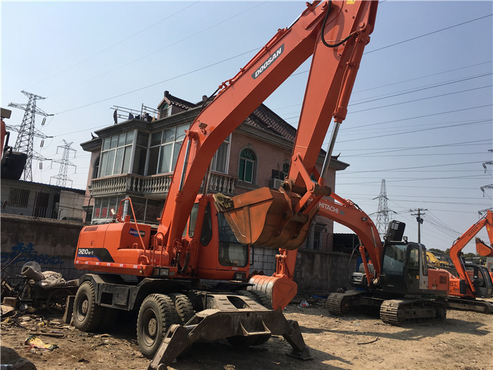 Doosan DH210w-7 wheel excavator - מחפר גלגלים: תמונה 3 Doosan DH210w-7 wheel excavator - מחפר גלגלים: תמונה 3