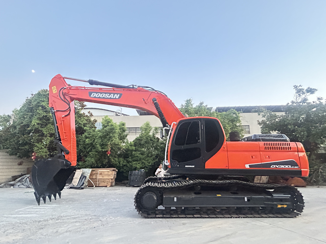 Doosan DX300LC Crawler Excavator - מחפר סורק: תמונה 4 Doosan DX300LC Crawler Excavator - מחפר סורק: תמונה 4