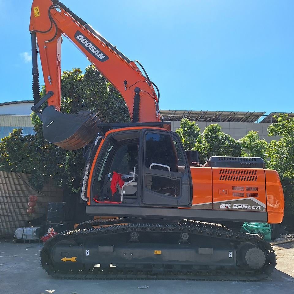 Doosan Dx225LCA Crawler Excavator - מחפר סורק: תמונה 3 Doosan Dx225LCA Crawler Excavator - מחפר סורק: תמונה 3