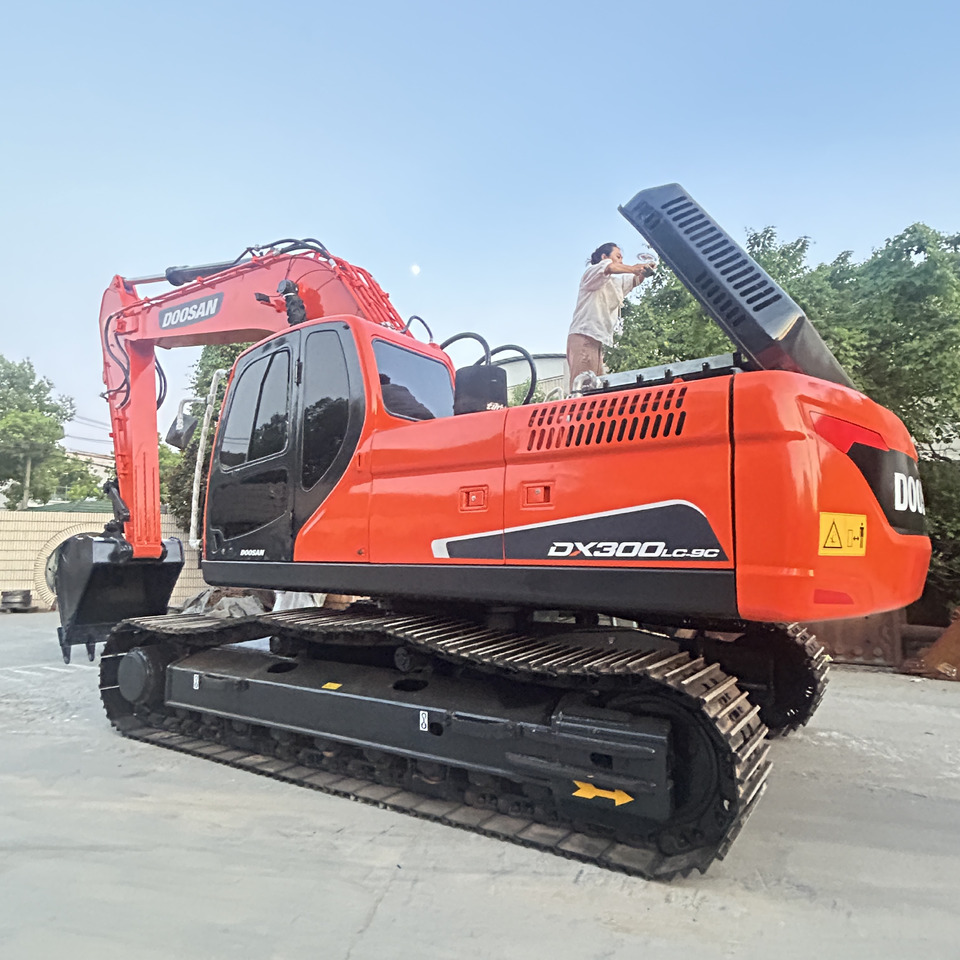 Doosan Dx300LC-9C Crawler Excavator - מחפר סורק: תמונה 3 Doosan Dx300LC-9C Crawler Excavator - מחפר סורק: תמונה 3