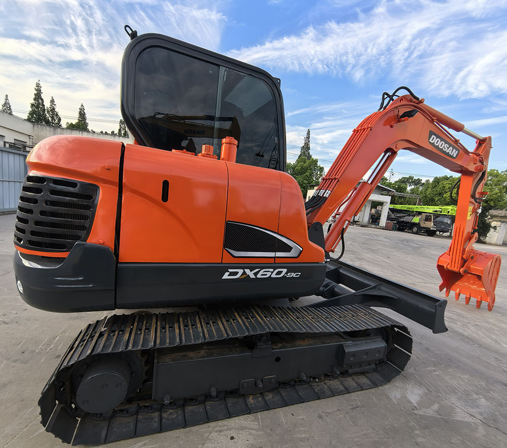 Doosan Dx60 Crawler Excavator - מחפר סורק: תמונה 1 Doosan Dx60 Crawler Excavator - מחפר סורק: תמונה 1