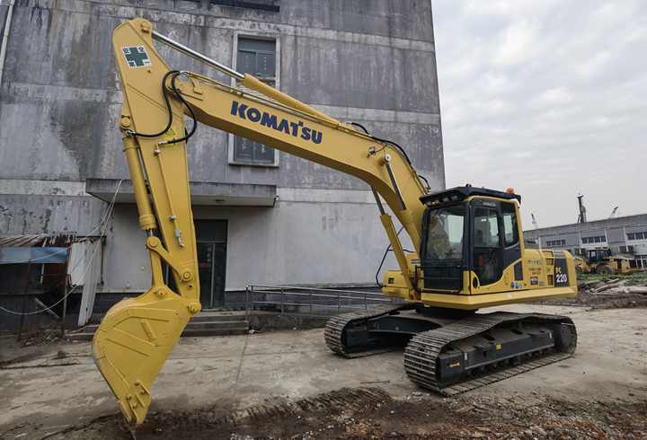 Good Condition second hand Komatsu PC220-8 Original Japan Cheap Used Excavators for sale in shanghai - מחפר סורק: תמונה 4 Good Condition second hand Komatsu PC220-8 Original Japan Cheap Used Excavators for sale in shanghai - מחפר סורק: תמונה 4