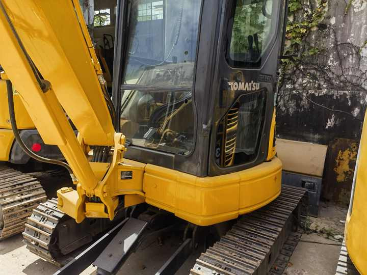 Good condition used excavator Komatsu PC35, Komatsu PC35MR-3 excavator with dozer, mini escavadora Komatsu - מחפר סורק: תמונה 5 Good condition used excavator Komatsu PC35, Komatsu PC35MR-3 excavator with dozer, mini escavadora Komatsu - מחפר סורק: תמונה 5