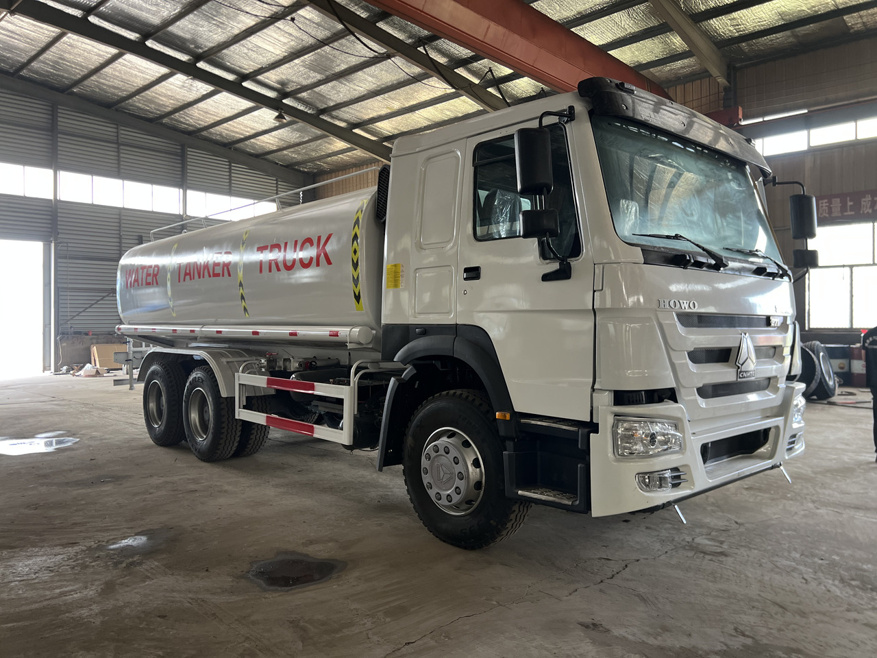 HOWO HOWO water tanker truck - משאית מכל: תמונה 2 HOWO HOWO water tanker truck - משאית מכל: תמונה 2