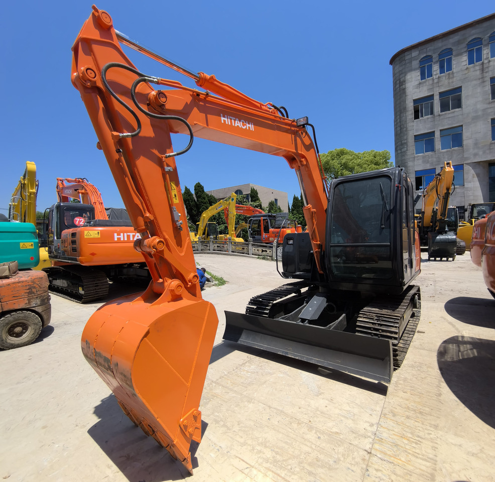 Hitachi ZX70 Excavator - מיני מחפר: תמונה 2 Hitachi ZX70 Excavator - מיני מחפר: תמונה 2