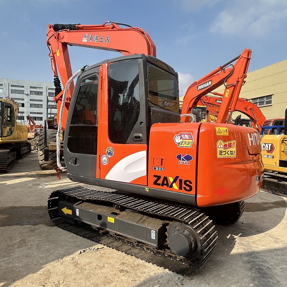 Hitachi ZX70 Excavator - מיני מחפר: תמונה 1 Hitachi ZX70 Excavator - מיני מחפר: תמונה 1