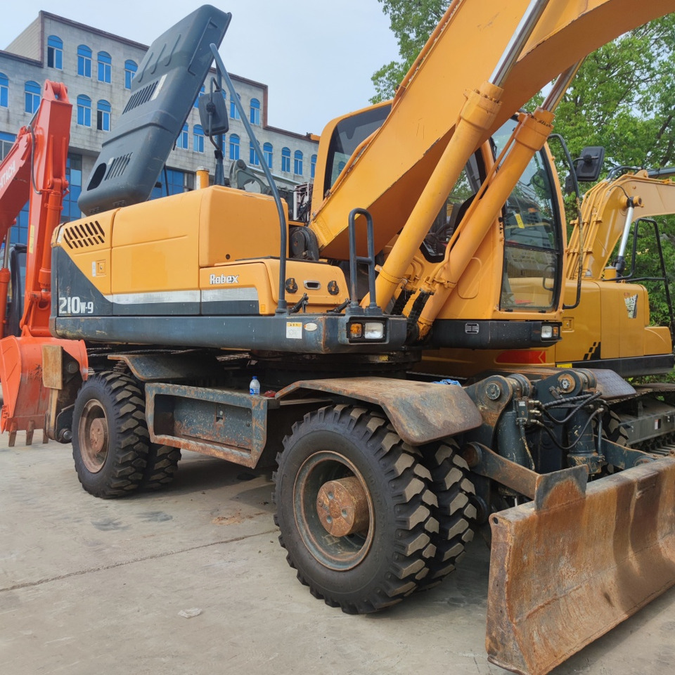 Hyundai 210w-9 wheel excavator - מחפר גלגלים: תמונה 3 Hyundai 210w-9 wheel excavator - מחפר גלגלים: תמונה 3