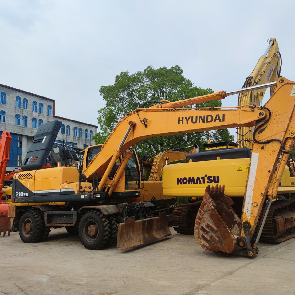 Hyundai 210w-9 wheel excavator - מחפר גלגלים: תמונה 2 Hyundai 210w-9 wheel excavator - מחפר גלגלים: תמונה 2
