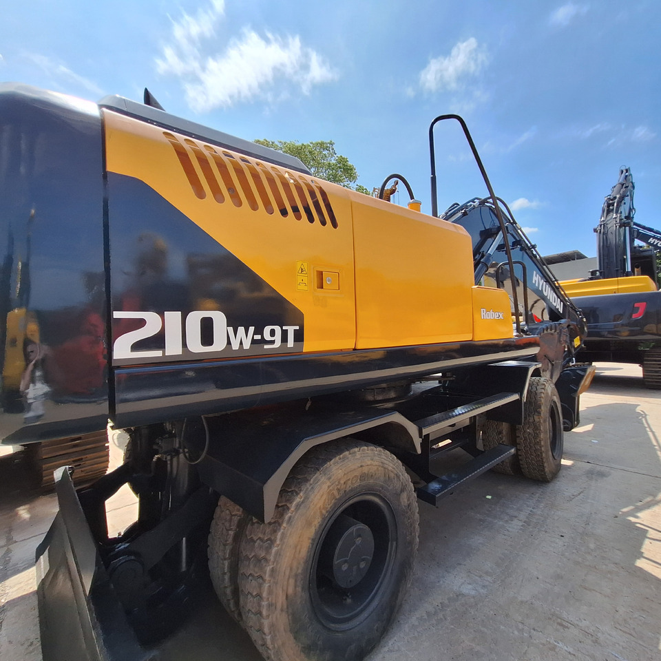 Hyundai 210w-9T wheel excavator - מחפר גלגלים: תמונה 3 Hyundai 210w-9T wheel excavator - מחפר גלגלים: תמונה 3