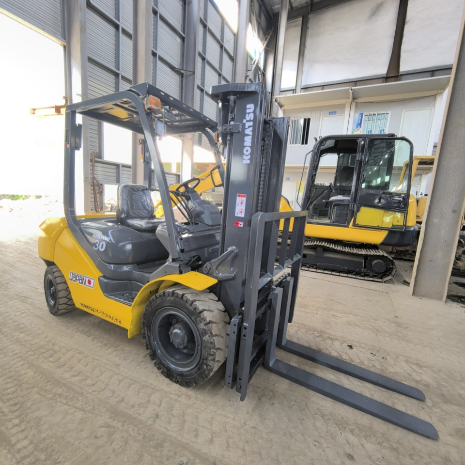 Komatsu FD30 Forklift - מלגזת סולר: תמונה 2 Komatsu FD30 Forklift - מלגזת סולר: תמונה 2