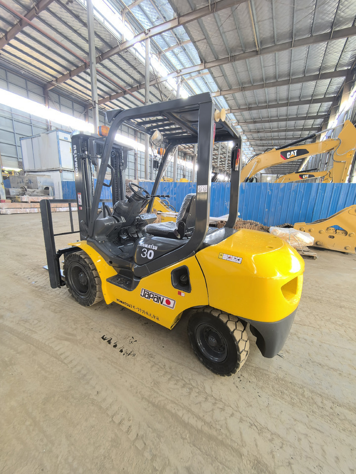 Komatsu FD30 Forklift - מלגזת סולר: תמונה 3 Komatsu FD30 Forklift - מלגזת סולר: תמונה 3