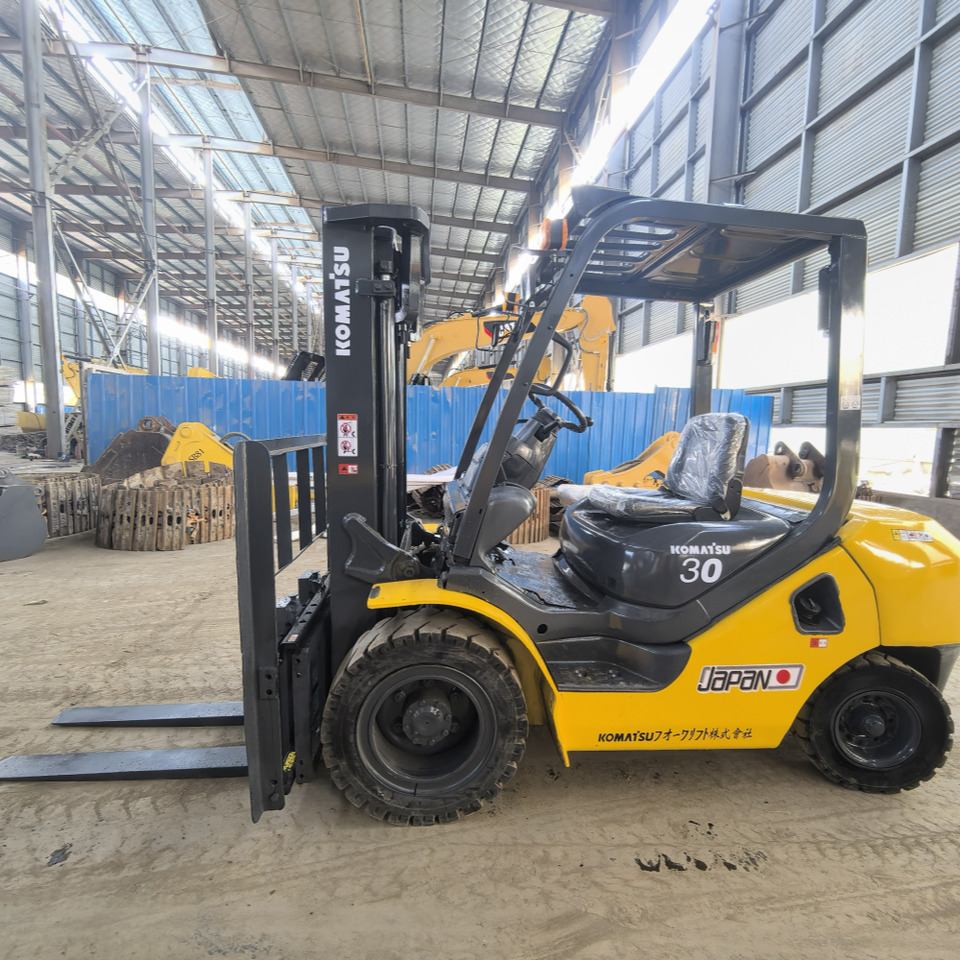 Komatsu FD30 Forklift - מלגזת סולר: תמונה 4 Komatsu FD30 Forklift - מלגזת סולר: תמונה 4