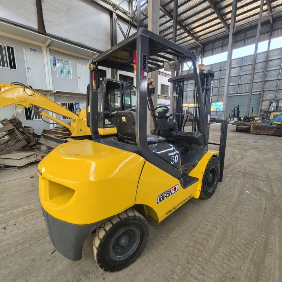 Komatsu FD30 Forklift - מלגזת סולר: תמונה 3 Komatsu FD30 Forklift - מלגזת סולר: תמונה 3