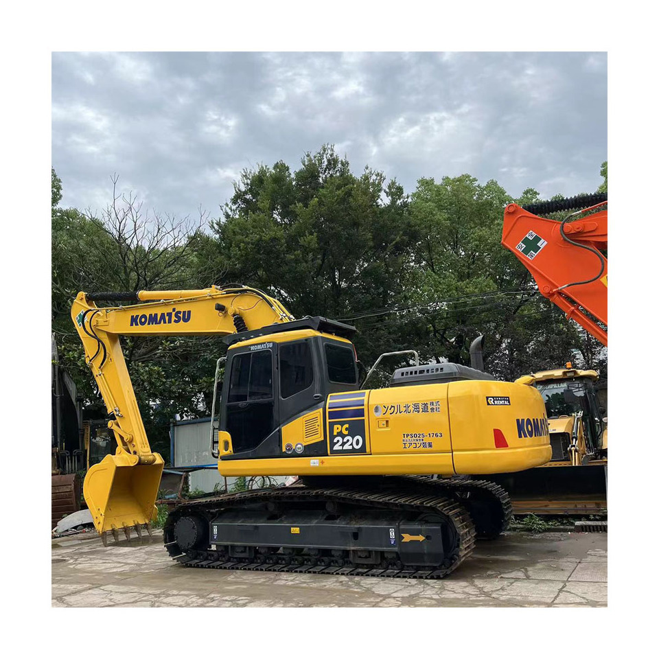 Komatsu PC 220-8 Excavator - מחפר סורק: תמונה 1 Komatsu PC 220-8 Excavator - מחפר סורק: תמונה 1