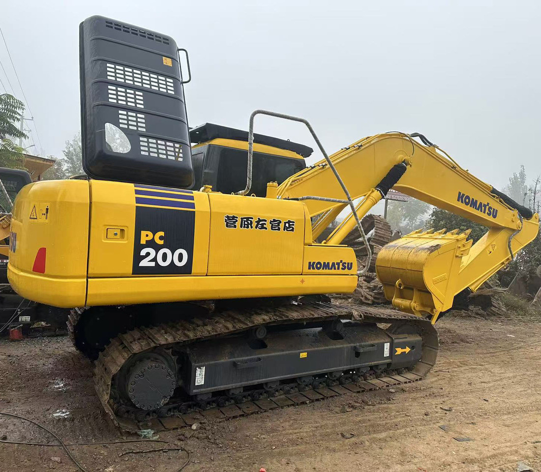 Komatsu PC200-7 excavator - מחפר סורק: תמונה 1 Komatsu PC200-7 excavator - מחפר סורק: תמונה 1