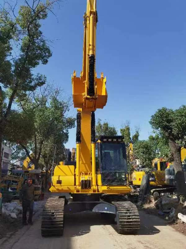 Komatsu PC200-8 Excavator - מחפר סורק: תמונה 4 Komatsu PC200-8 Excavator - מחפר סורק: תמונה 4