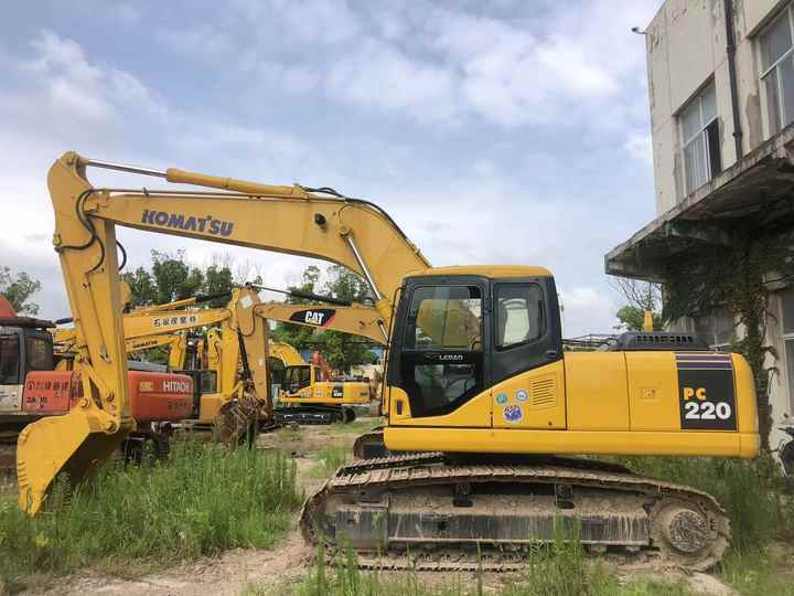 Komatsu PC220-7 - מחפר סורק: תמונה 1 Komatsu PC220-7 - מחפר סורק: תמונה 1