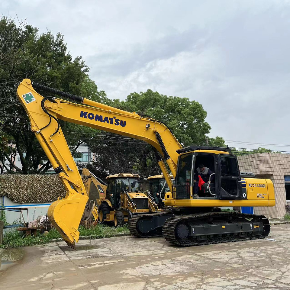 Komatsu PC220-8 Excavator - מחפר סורק: תמונה 2 Komatsu PC220-8 Excavator - מחפר סורק: תמונה 2