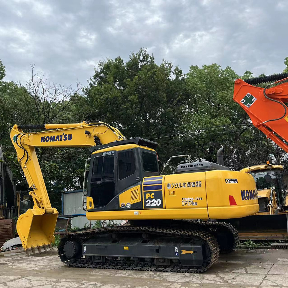 Komatsu PC220-8 Excavator - מחפר סורק: תמונה 1 Komatsu PC220-8 Excavator - מחפר סורק: תמונה 1