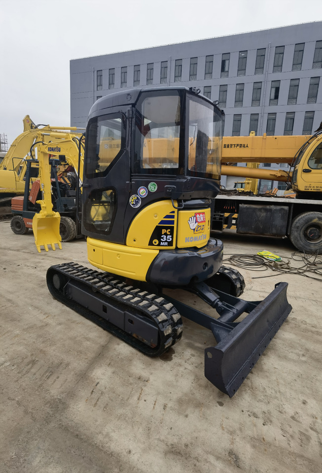Komatsu PC35MR-3 Excavator - מחפר סורק: תמונה 4 Komatsu PC35MR-3 Excavator - מחפר סורק: תמונה 4