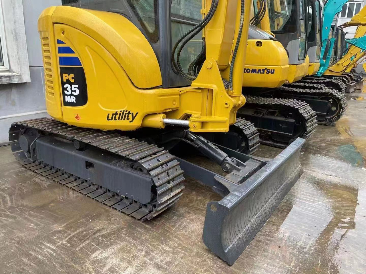 Komatsu PC35MR-3 Excavator - מחפר סורק: תמונה 2 Komatsu PC35MR-3 Excavator - מחפר סורק: תמונה 2