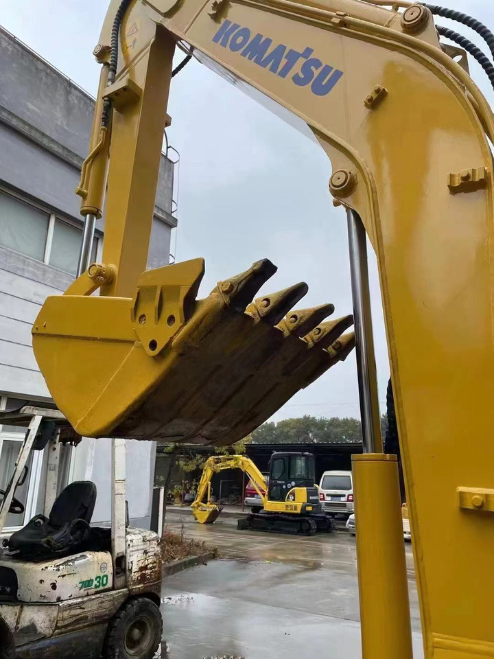 Komatsu PC35MR-3 Excavator - מחפר סורק: תמונה 3 Komatsu PC35MR-3 Excavator - מחפר סורק: תמונה 3