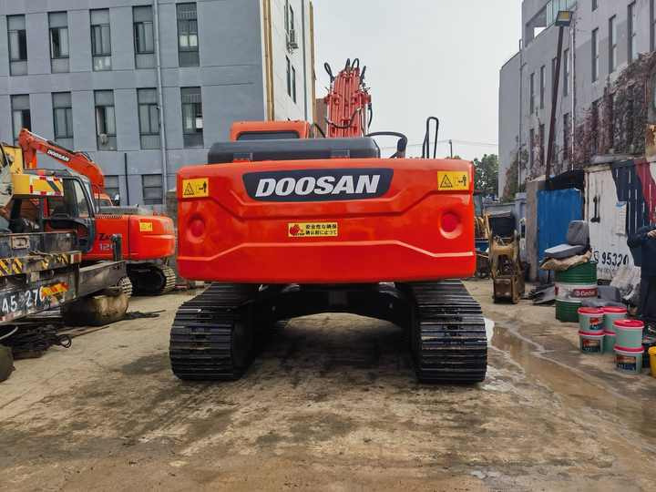 Original Korea made Used Doosan DX225LC DX225 Crawler Used Excavators 25t Working Good Model - מחפר סורק: תמונה 2 Original Korea made Used Doosan DX225LC DX225 Crawler Used Excavators 25t Working Good Model - מחפר סורק: תמונה 2